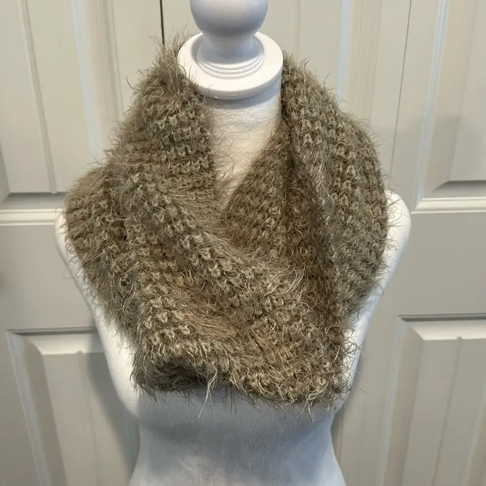 Simply Noelle‎ Fuzzy Knit Infinity Scarf NWOT